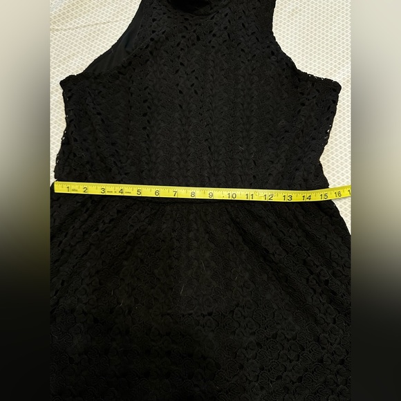 Cute high neck crochet dress - Picture 3 of 6